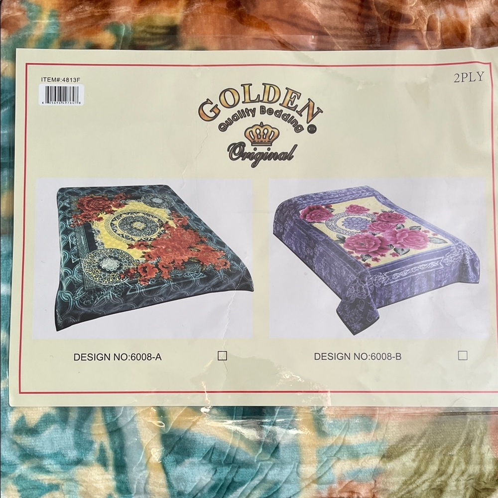 Golden Quality Bedding Set with Reversible Floral Design